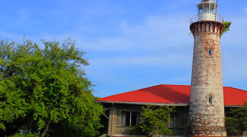 https://mdw-travel-data-us-east-1.s3.amazonaws.com/img/country/Philippines/Cape-Santiago-Lighthouse/img_01.jpg