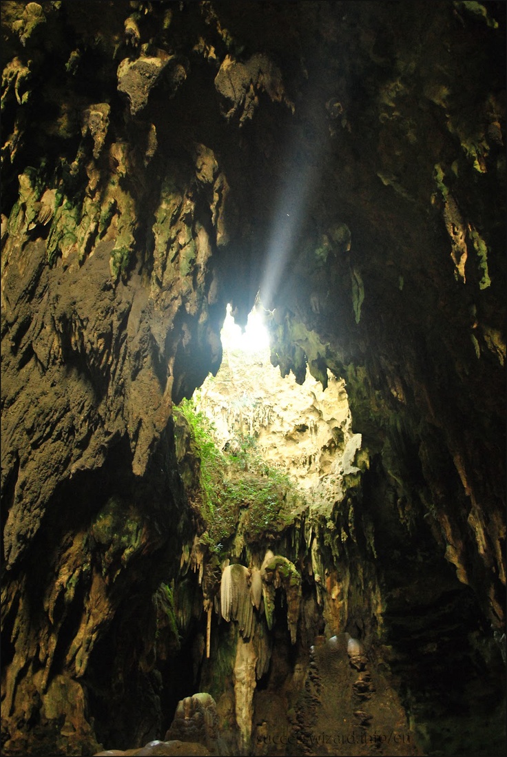 https://mdw-travel-data-us-east-1.s3.amazonaws.com/img/country/Philippines/Cathedral-Caves/img_03.jpg