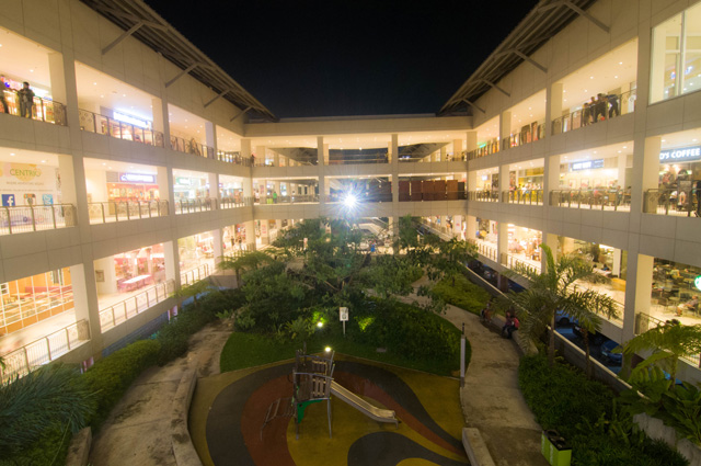 https://mdw-travel-data-us-east-1.s3.amazonaws.com/img/country/Philippines/Centrio-Mall/img_02.jpg