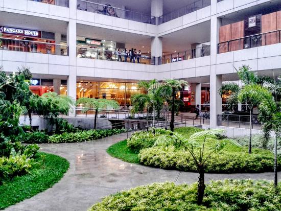 https://mdw-travel-data-us-east-1.s3.amazonaws.com/img/country/Philippines/Centrio-Mall/img_03.jpg