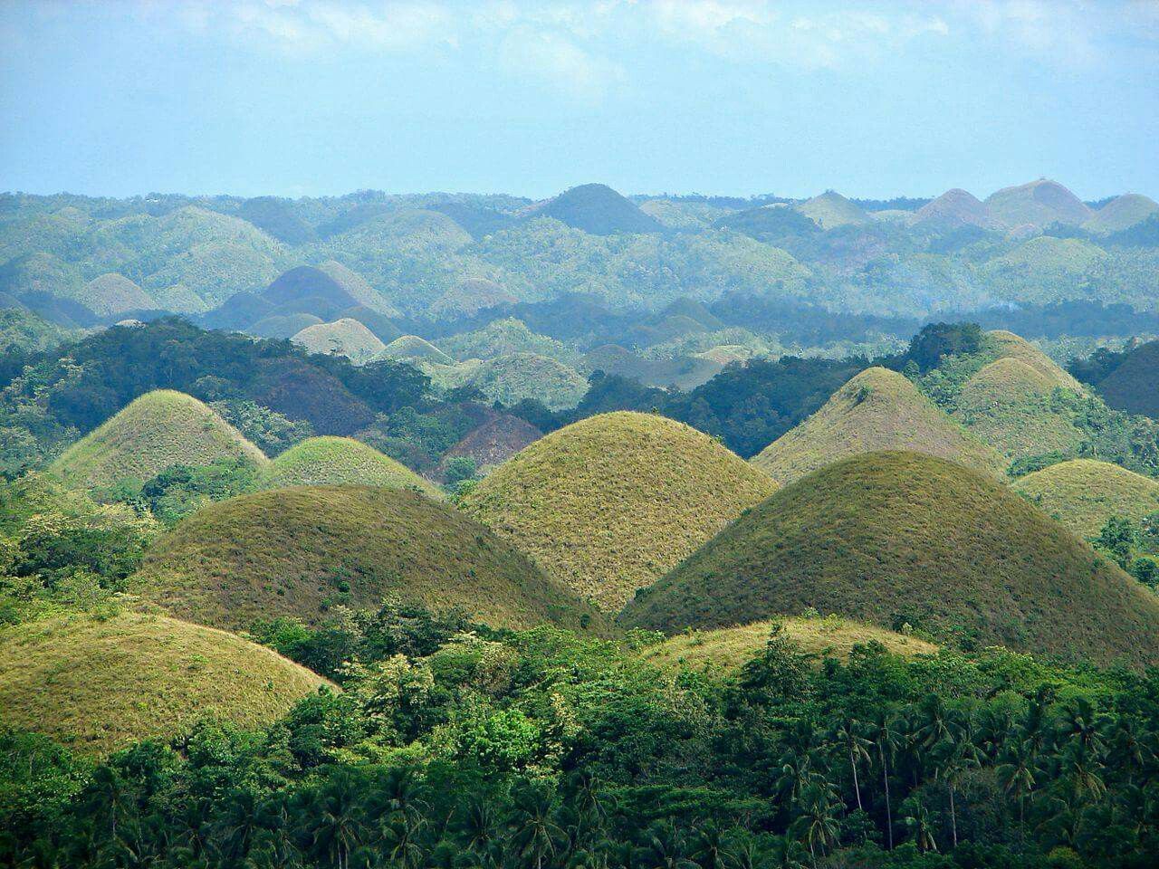 https://mdw-travel-data-us-east-1.s3.amazonaws.com/img/country/Philippines/Chocolate-Hills/img_01.jpg