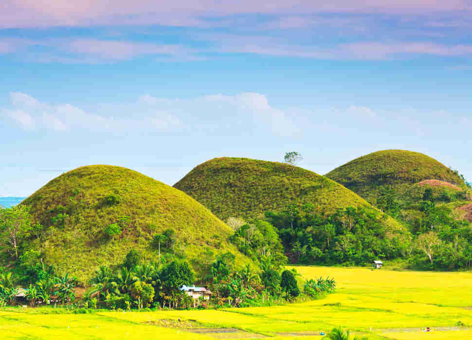 https://mdw-travel-data-us-east-1.s3.amazonaws.com/img/country/Philippines/Chocolate-Hills/img_02.jpg