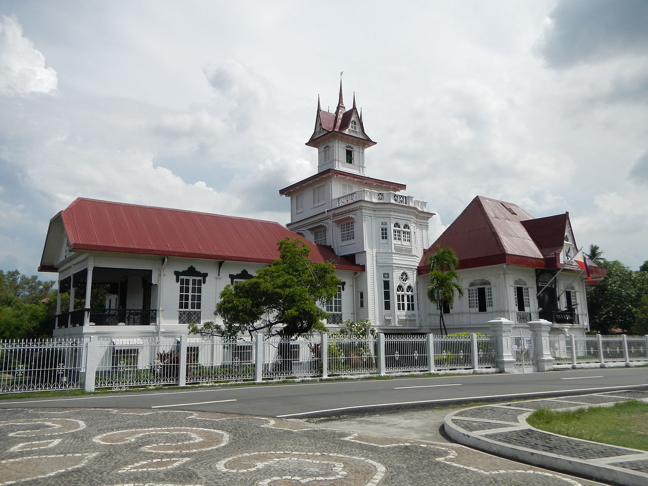 https://mdw-travel-data-us-east-1.s3.amazonaws.com/img/country/Philippines/Clarins-Ancestral-House/img_03.jpg