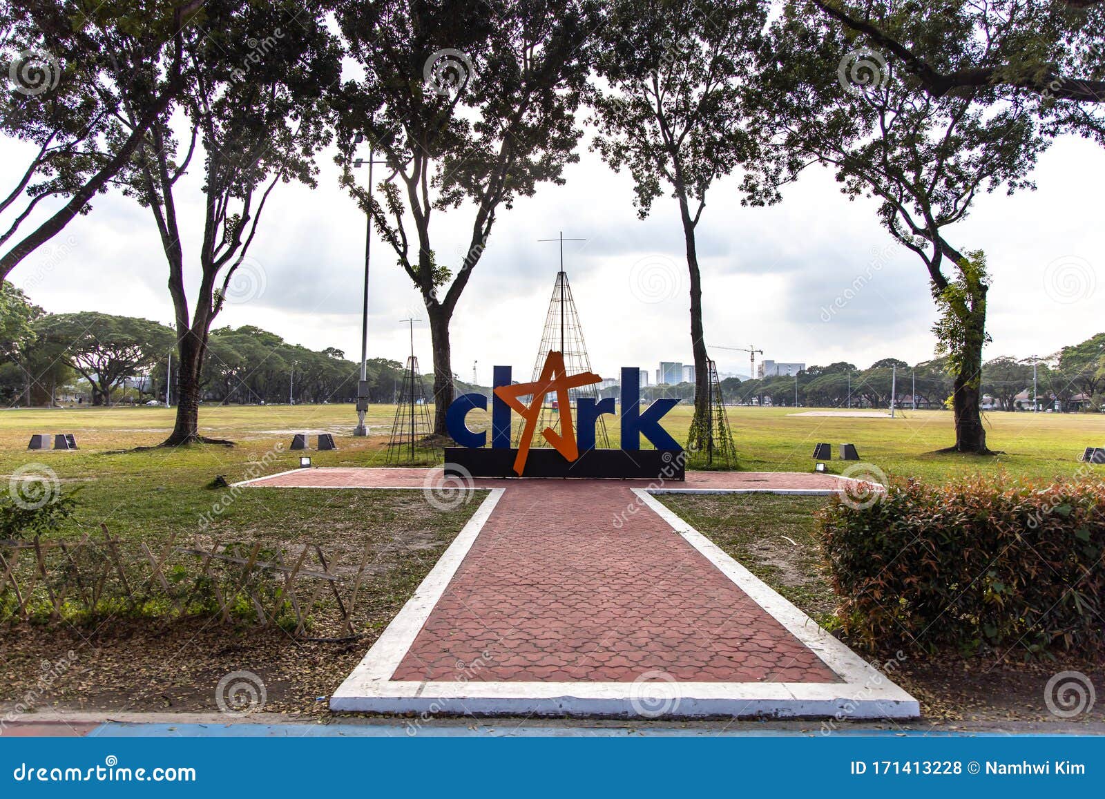 https://mdw-travel-data-us-east-1.s3.amazonaws.com/img/country/Philippines/Clark-Parade-Grounds/img_02.jpg