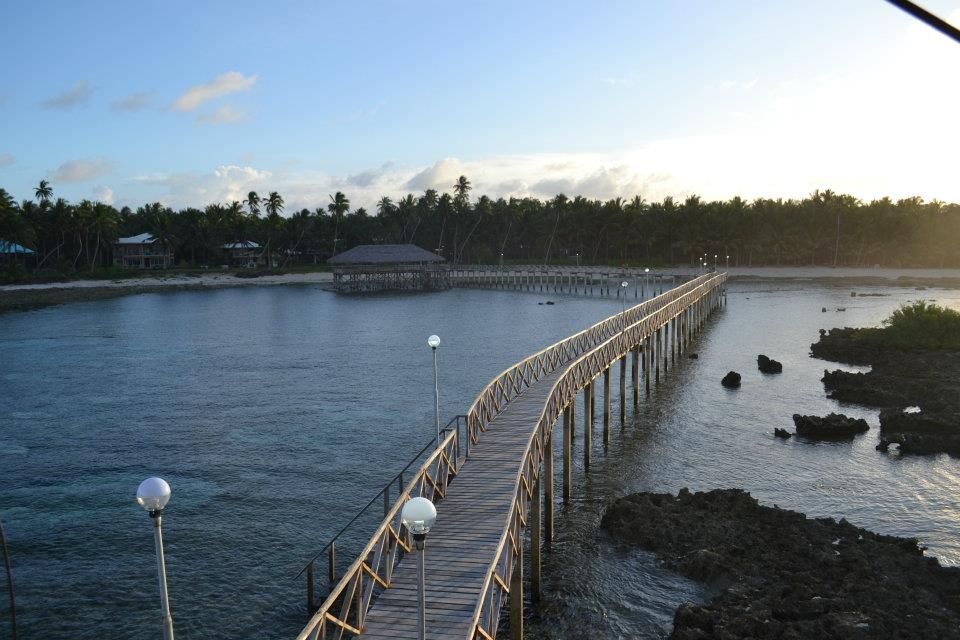 https://mdw-travel-data-us-east-1.s3.amazonaws.com/img/country/Philippines/Cloud-9/img_02.jpg