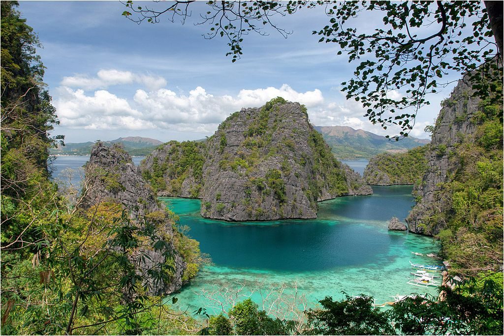 https://mdw-travel-data-us-east-1.s3.amazonaws.com/img/country/Philippines/Coron-Palawan/img_03.jpg