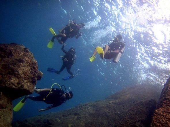 https://mdw-travel-data-us-east-1.s3.amazonaws.com/img/country/Philippines/Discovery-Scuba-Diving/img_02.jpg