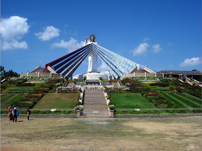https://mdw-travel-data-us-east-1.s3.amazonaws.com/img/country/Philippines/Divine-Mercy-Shrine/img_03.jpg