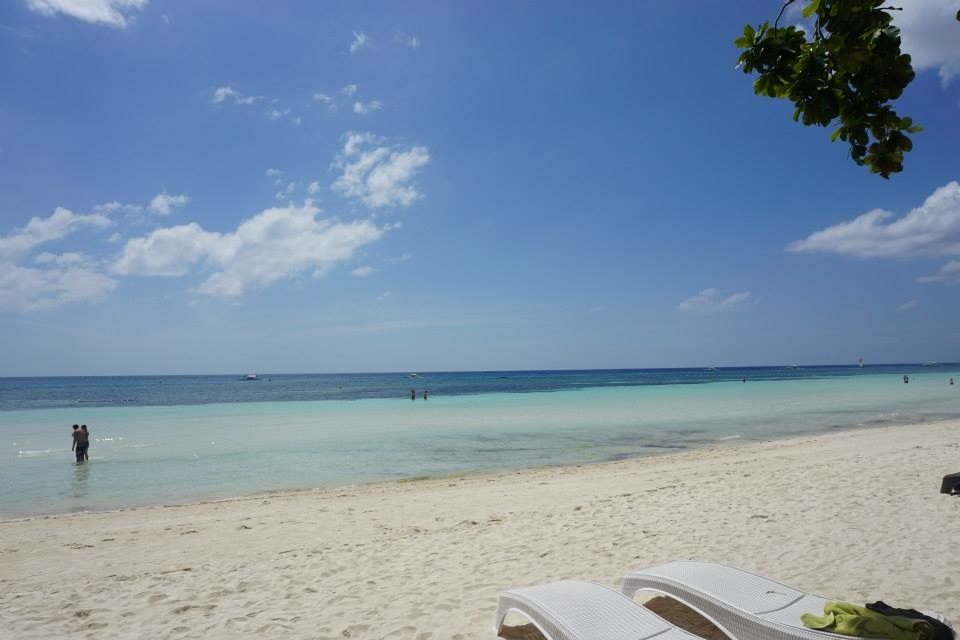 https://mdw-travel-data-us-east-1.s3.amazonaws.com/img/country/Philippines/Dumaluan-Beach/img_02.jpg