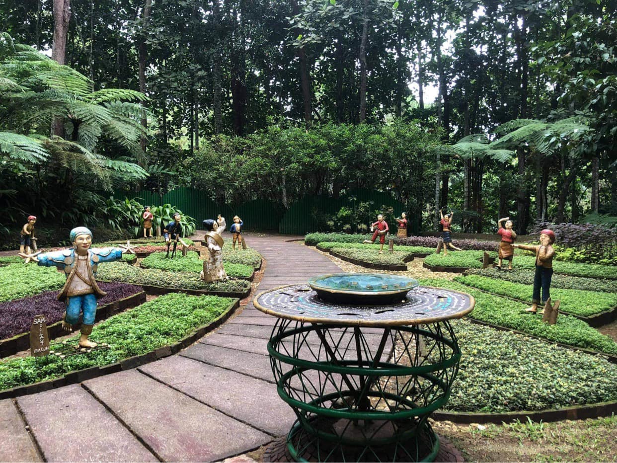 https://mdw-travel-data-us-east-1.s3.amazonaws.com/img/country/Philippines/Eden-Nature-Park/img_00.jpg