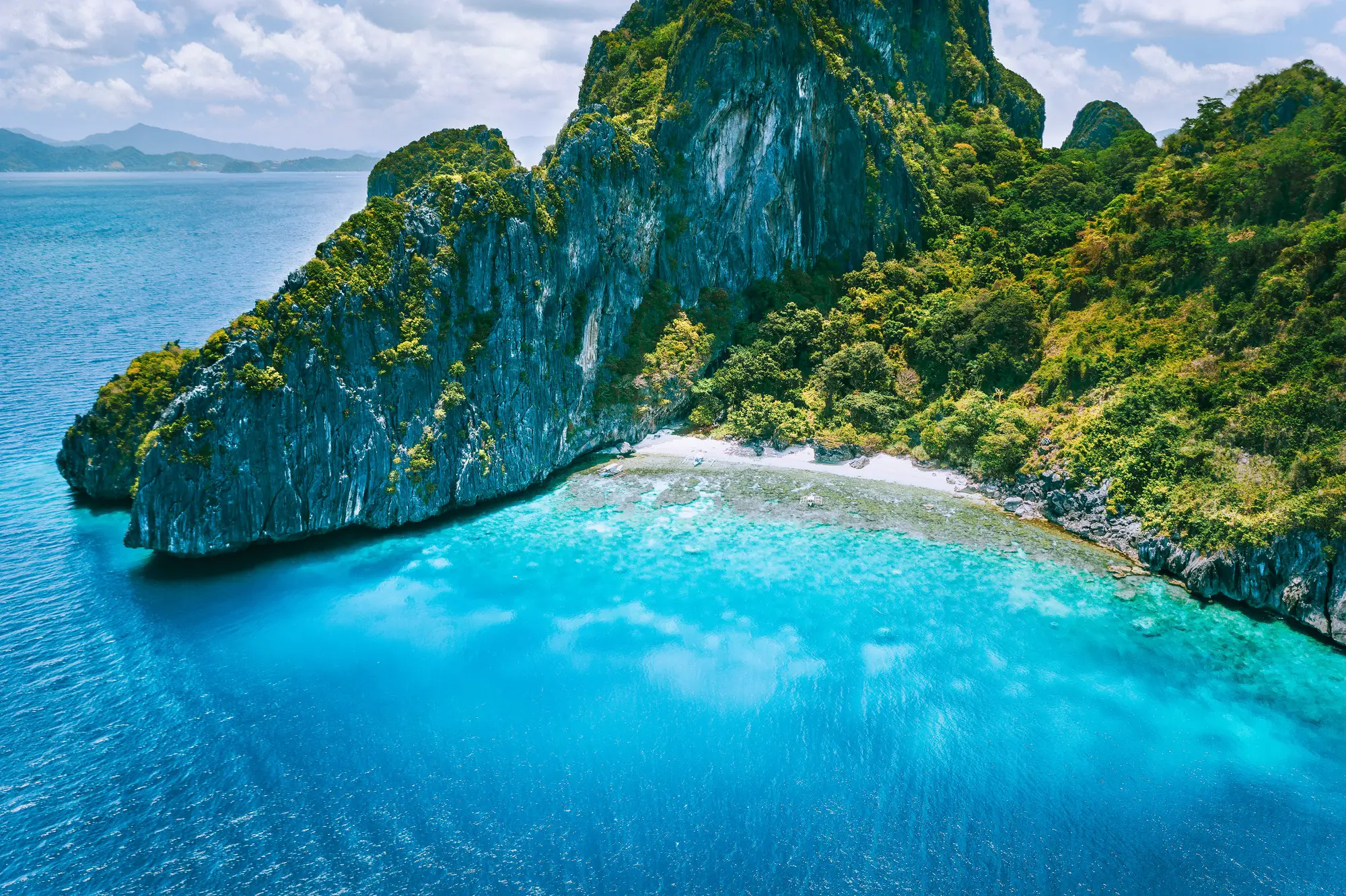 https://mdw-travel-data-us-east-1.s3.amazonaws.com/img/country/Philippines/El-Nido-Palawan/img_01.jpg