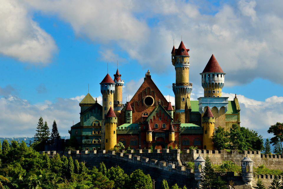 https://mdw-travel-data-us-east-1.s3.amazonaws.com/img/country/Philippines/Fantasy-World/img_03.jpg