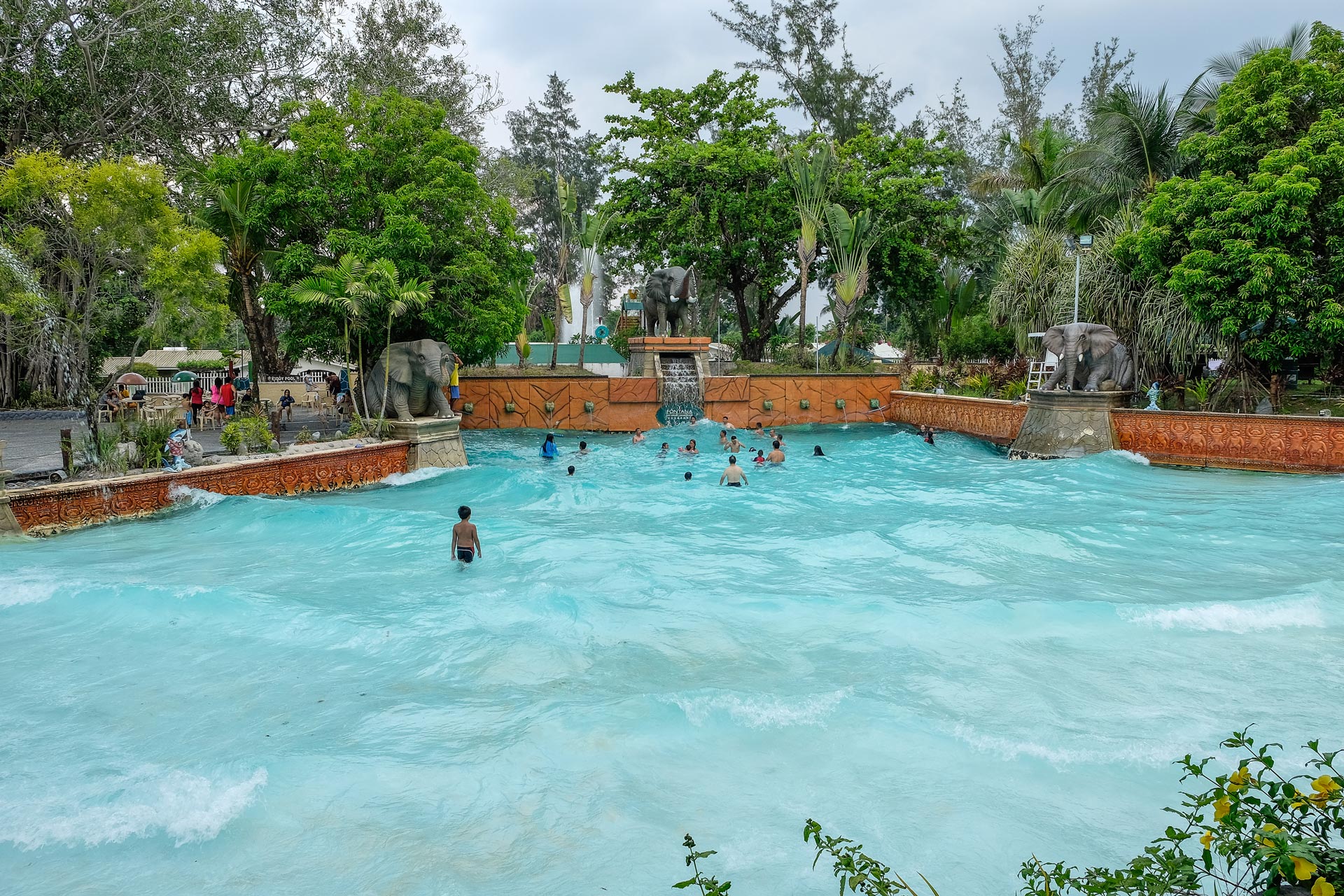 https://mdw-travel-data-us-east-1.s3.amazonaws.com/img/country/Philippines/Fontana-Hot-Spring-Leisure-Parks/img_02.jpg