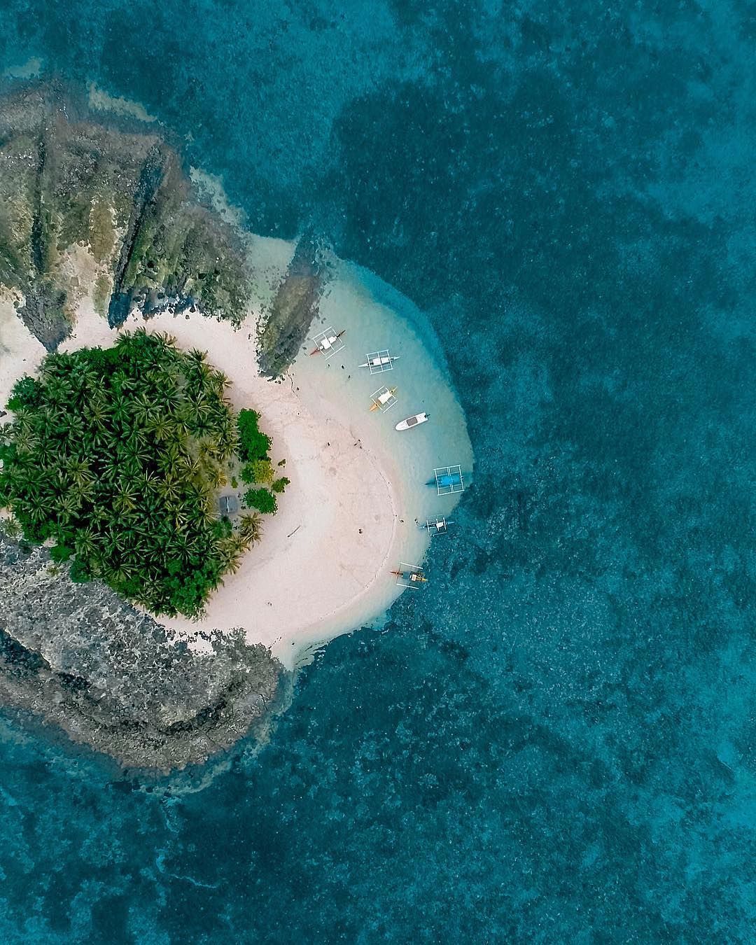 https://mdw-travel-data-us-east-1.s3.amazonaws.com/img/country/Philippines/Guyam-Island/img_02.jpg