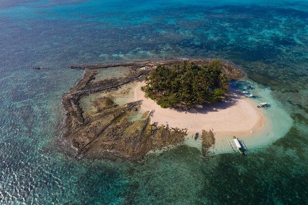 https://mdw-travel-data-us-east-1.s3.amazonaws.com/img/country/Philippines/Guyam-Island/img_03.jpg