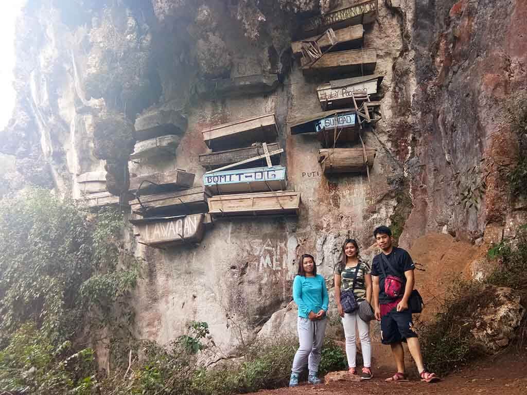 https://mdw-travel-data-us-east-1.s3.amazonaws.com/img/country/Philippines/Hanging-Coffins-of-Sagada/img_01.jpg