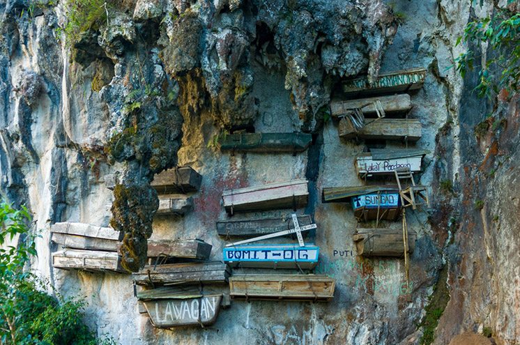 https://mdw-travel-data-us-east-1.s3.amazonaws.com/img/country/Philippines/Hanging-Coffins-of-Sagada/img_03.jpg