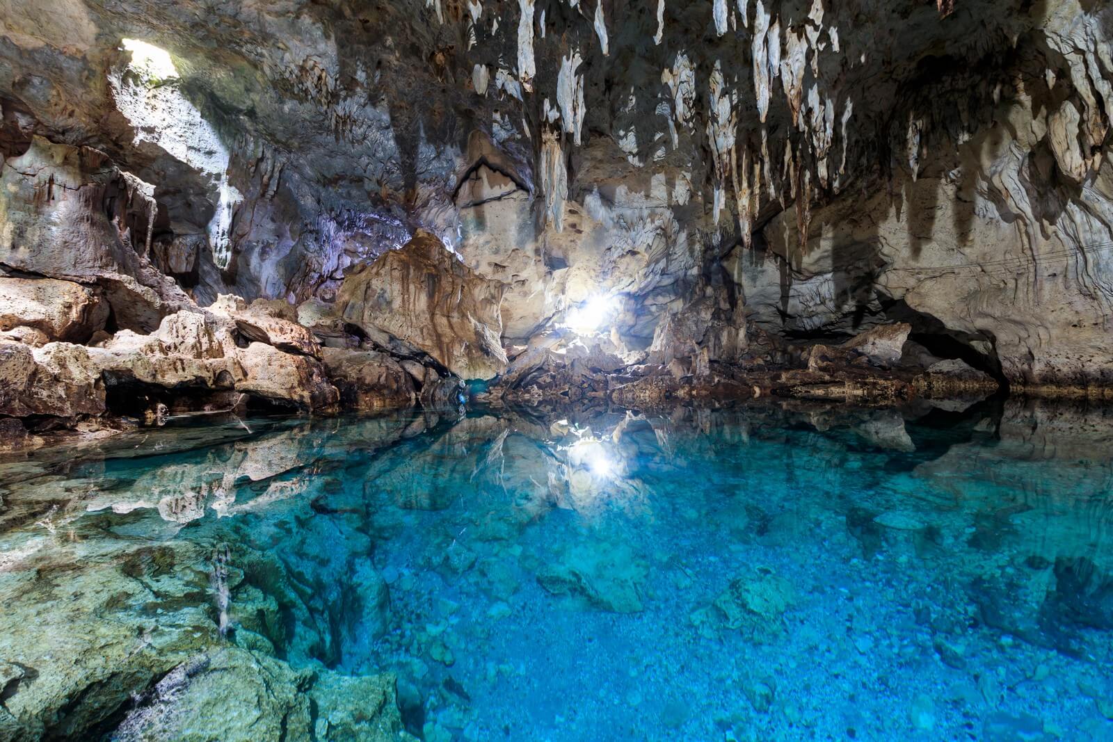 https://mdw-travel-data-us-east-1.s3.amazonaws.com/img/country/Philippines/Hinagdanan-Cave/img_00.jpg