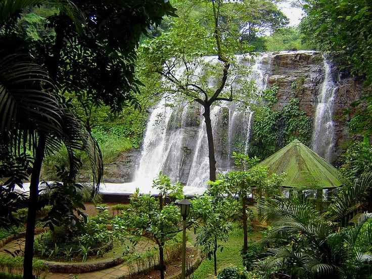 https://mdw-travel-data-us-east-1.s3.amazonaws.com/img/country/Philippines/Hinulugang-Taktak/img_03.jpg