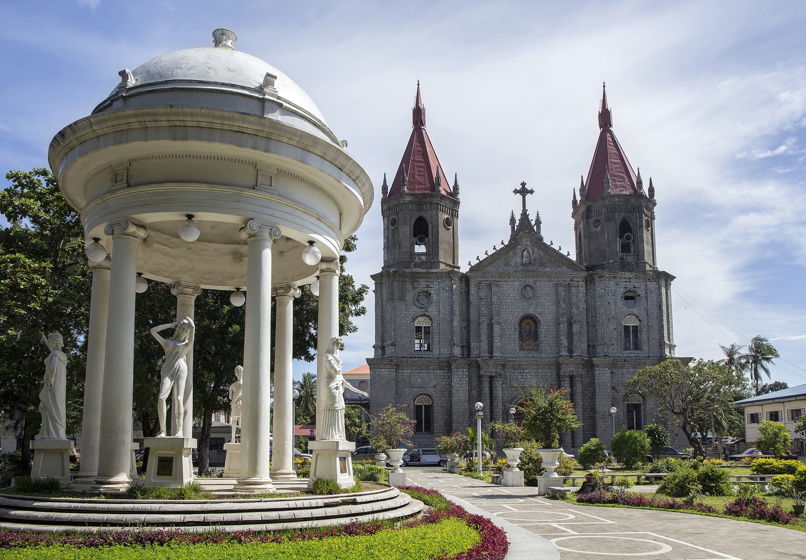 https://mdw-travel-data-us-east-1.s3.amazonaws.com/img/country/Philippines/Iloilo-City-Hall/img_01.jpg