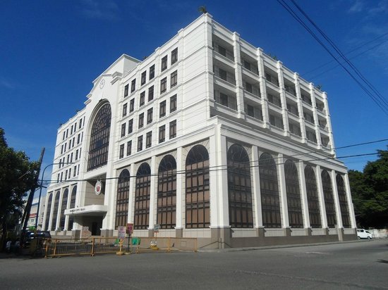 https://mdw-travel-data-us-east-1.s3.amazonaws.com/img/country/Philippines/Iloilo-City-Hall/img_03.jpg