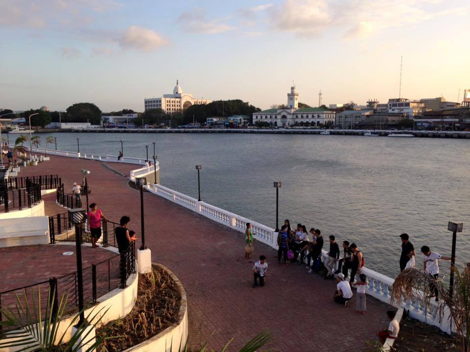 https://mdw-travel-data-us-east-1.s3.amazonaws.com/img/country/Philippines/Iloilo-River-Esplanade/img_02.jpg