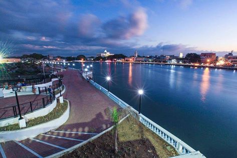 https://mdw-travel-data-us-east-1.s3.amazonaws.com/img/country/Philippines/Iloilo-River-Esplanade/img_03.jpg