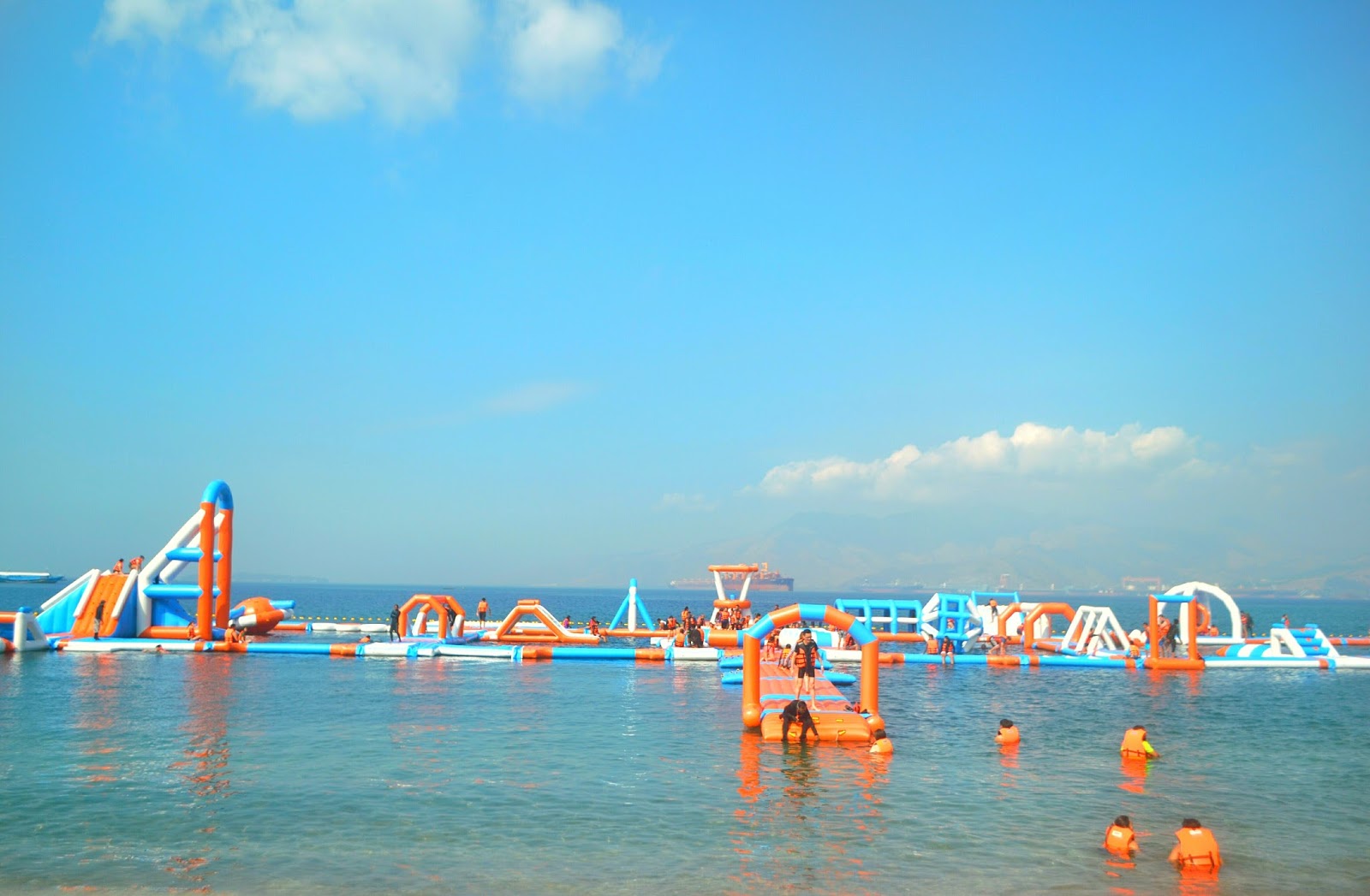 https://mdw-travel-data-us-east-1.s3.amazonaws.com/img/country/Philippines/Inflatable-Island/img_03.jpg