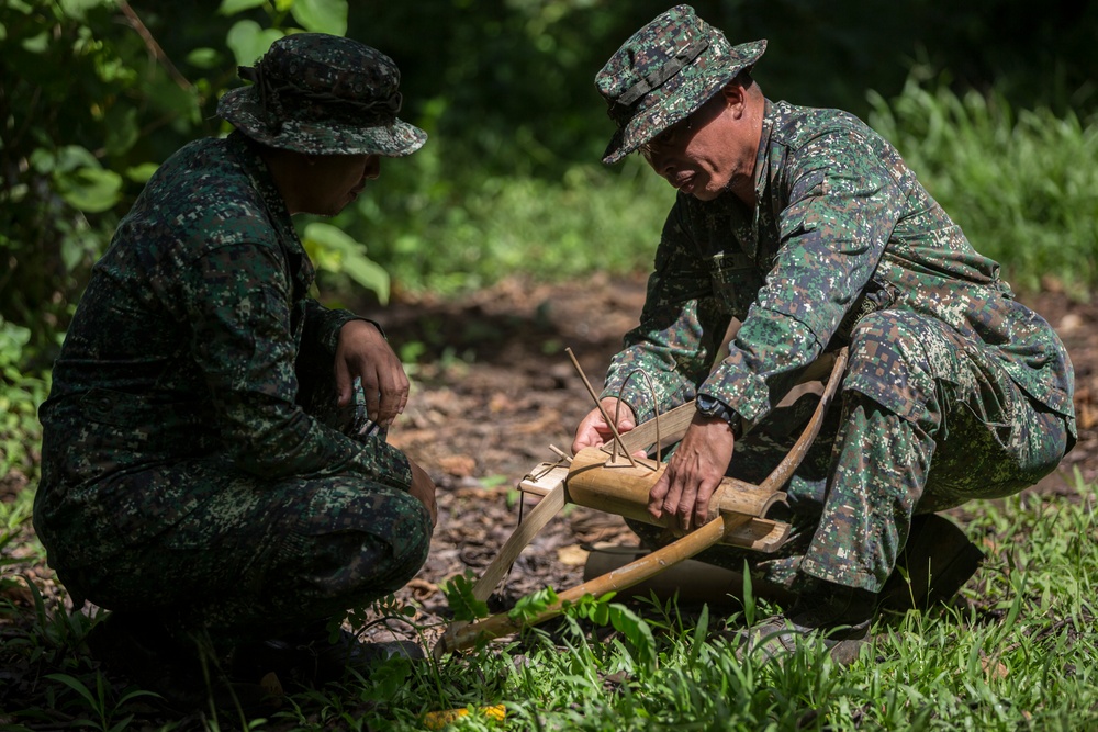 https://mdw-travel-data-us-east-1.s3.amazonaws.com/img/country/Philippines/Jungle-Environment-Survival-Training-Camp/img_00.jpg