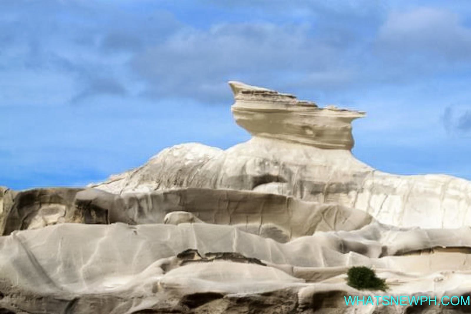 https://mdw-travel-data-us-east-1.s3.amazonaws.com/img/country/Philippines/Kapurpurawan-Rock-Formation/img_02.jpg