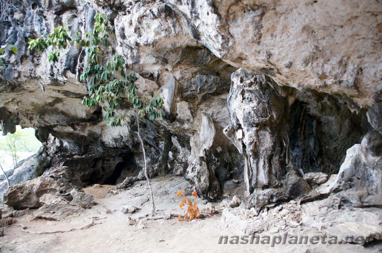 https://mdw-travel-data-us-east-1.s3.amazonaws.com/img/country/Philippines/Lamanok-Island-Caves/img_01.jpg
