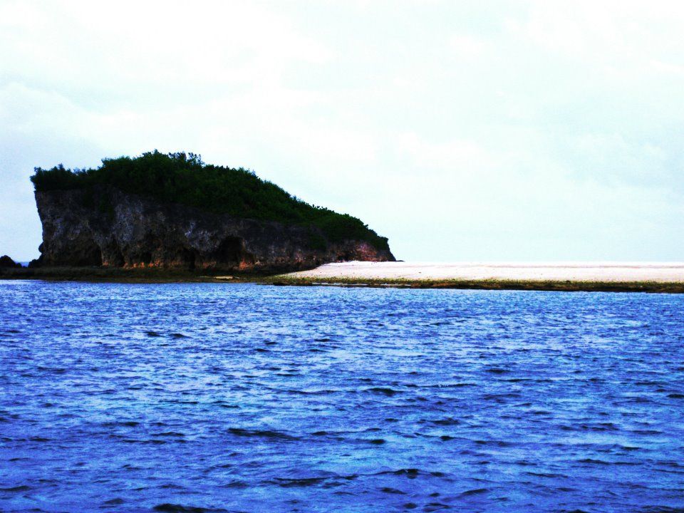 https://mdw-travel-data-us-east-1.s3.amazonaws.com/img/country/Philippines/Lamanok-Island-Caves/img_02.jpg