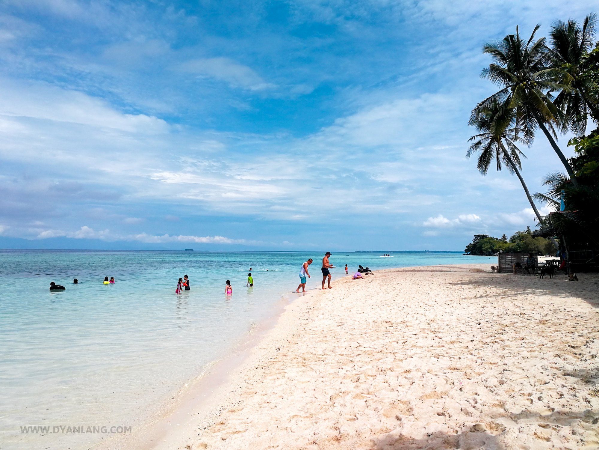 https://mdw-travel-data-us-east-1.s3.amazonaws.com/img/country/Philippines/Lambug-Beach/img_00.jpg