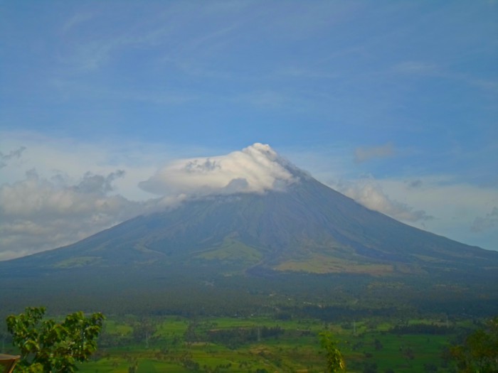 https://mdw-travel-data-us-east-1.s3.amazonaws.com/img/country/Philippines/Lignon-Hill/img_03.jpg