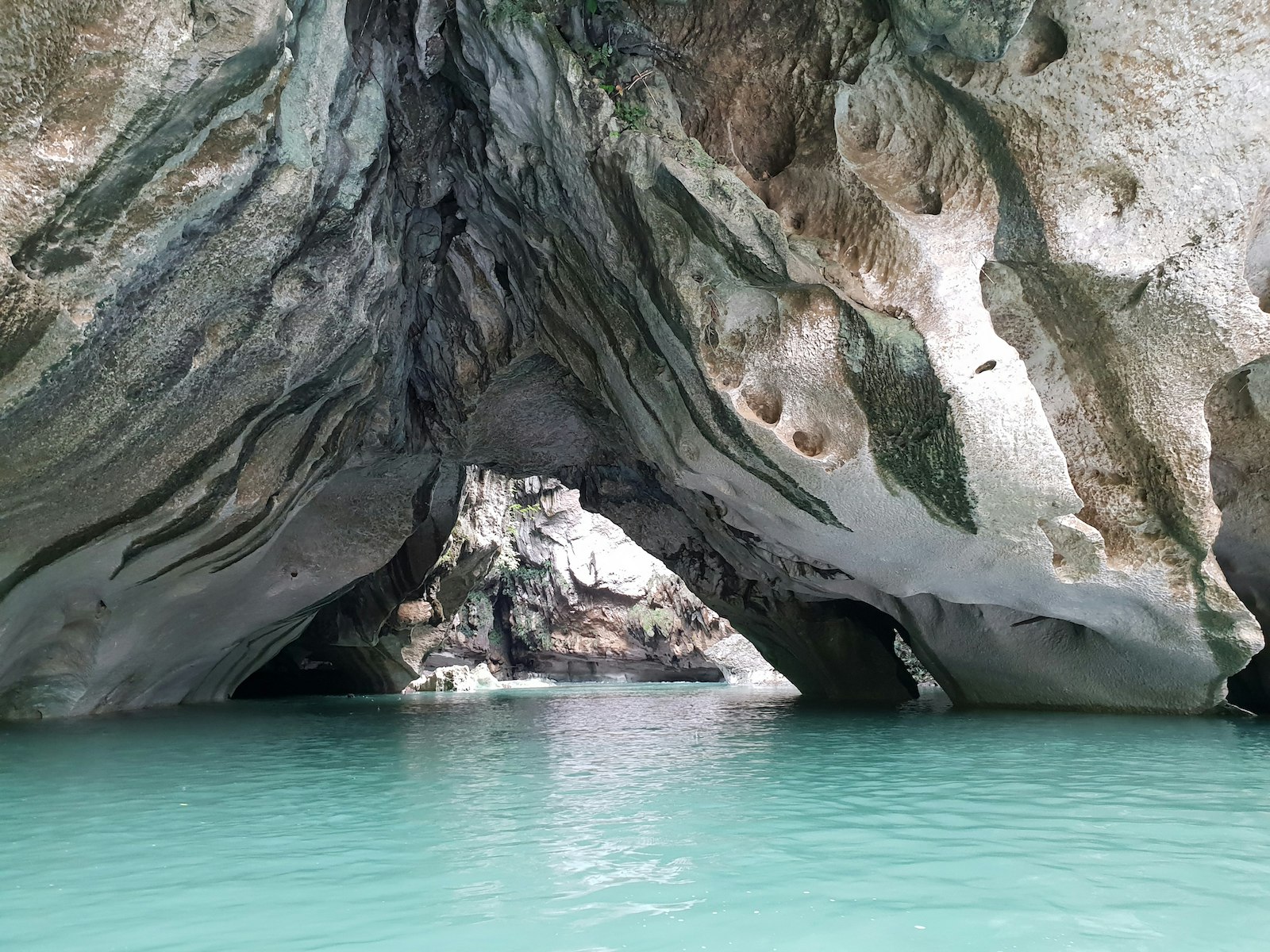 https://mdw-travel-data-us-east-1.s3.amazonaws.com/img/country/Philippines/Majestic-Sohoton-Cave/img_02.jpg