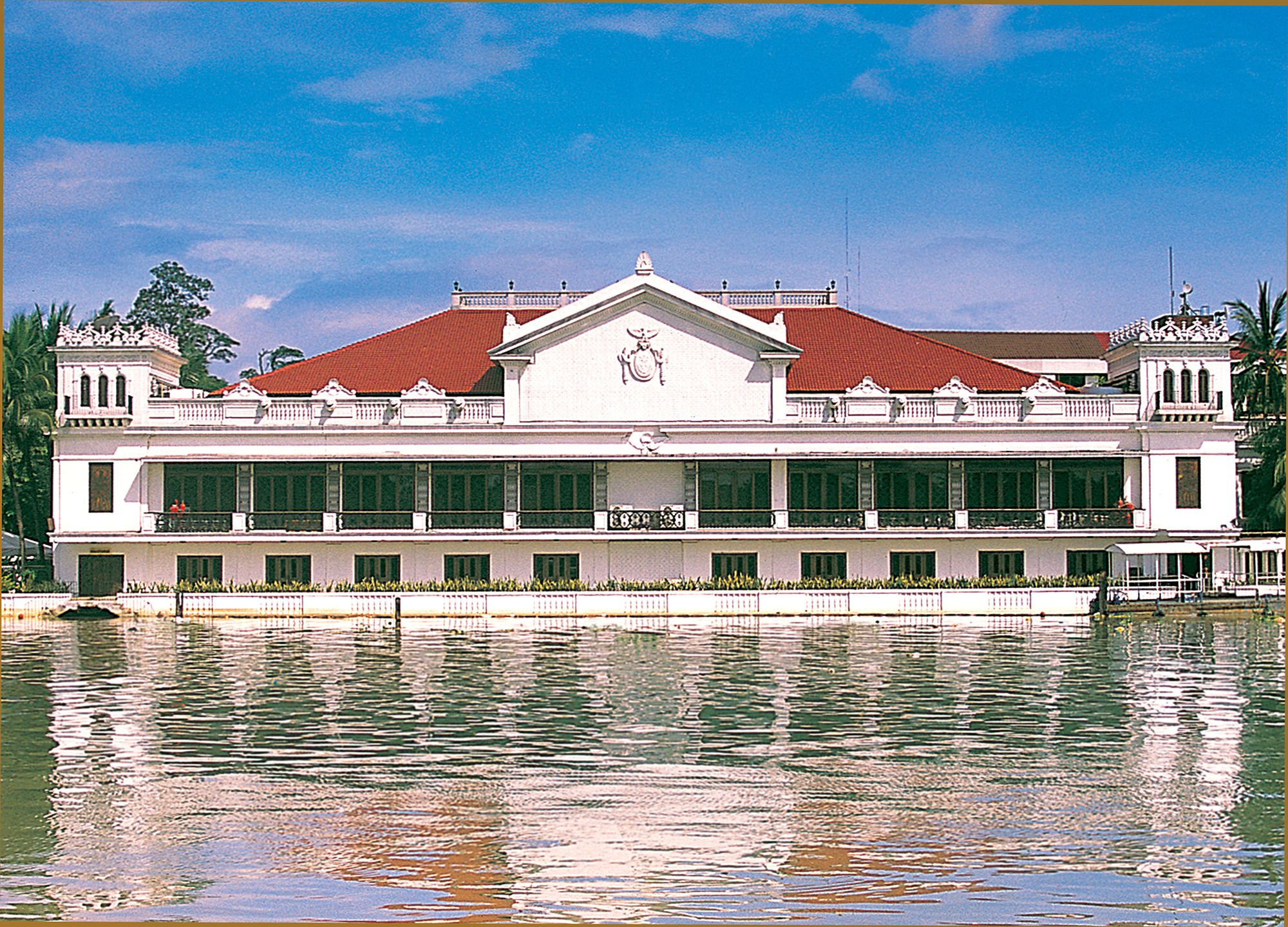 https://mdw-travel-data-us-east-1.s3.amazonaws.com/img/country/Philippines/Malacanang-Palace/img_02.jpg