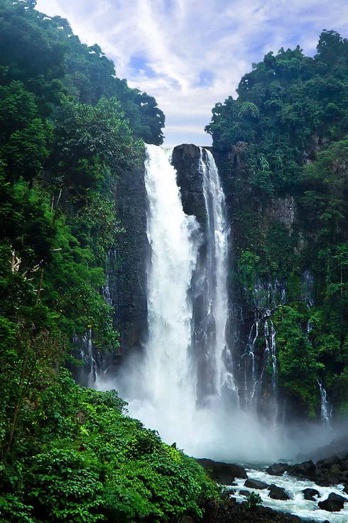 https://mdw-travel-data-us-east-1.s3.amazonaws.com/img/country/Philippines/Maria-Christina-Falls/img_01.jpg