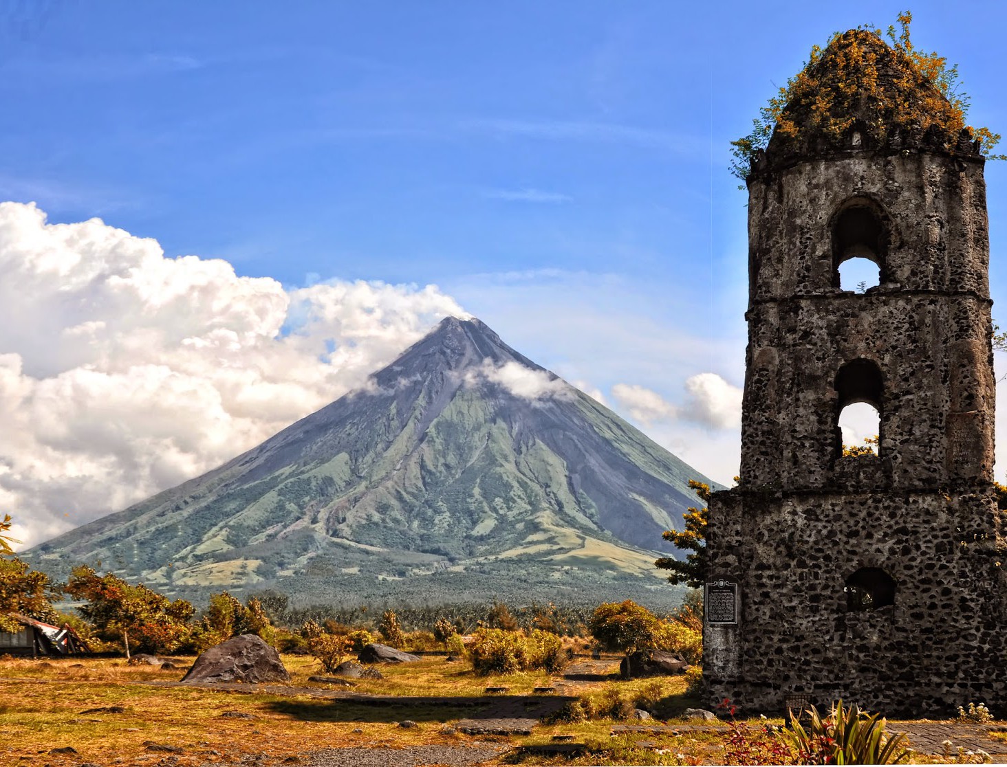 https://mdw-travel-data-us-east-1.s3.amazonaws.com/img/country/Philippines/Mayon-Volcano/img_00.jpg