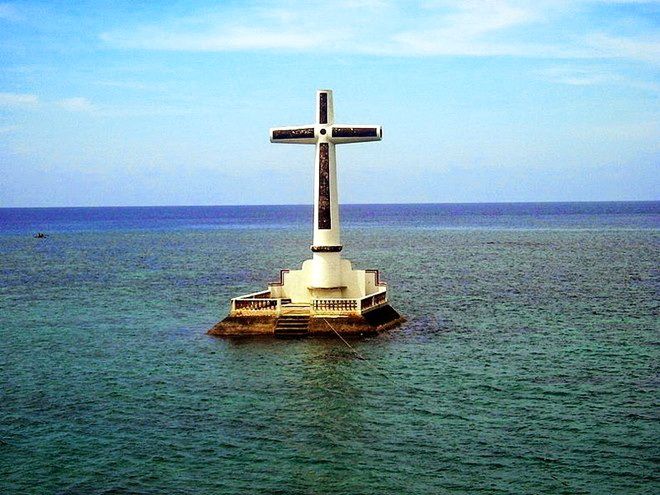 https://mdw-travel-data-us-east-1.s3.amazonaws.com/img/country/Philippines/Met-Sunken-Garden/img_00.jpg