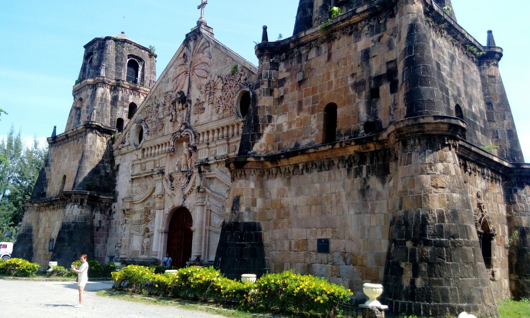 https://mdw-travel-data-us-east-1.s3.amazonaws.com/img/country/Philippines/Miagao-Church/img_03.jpg