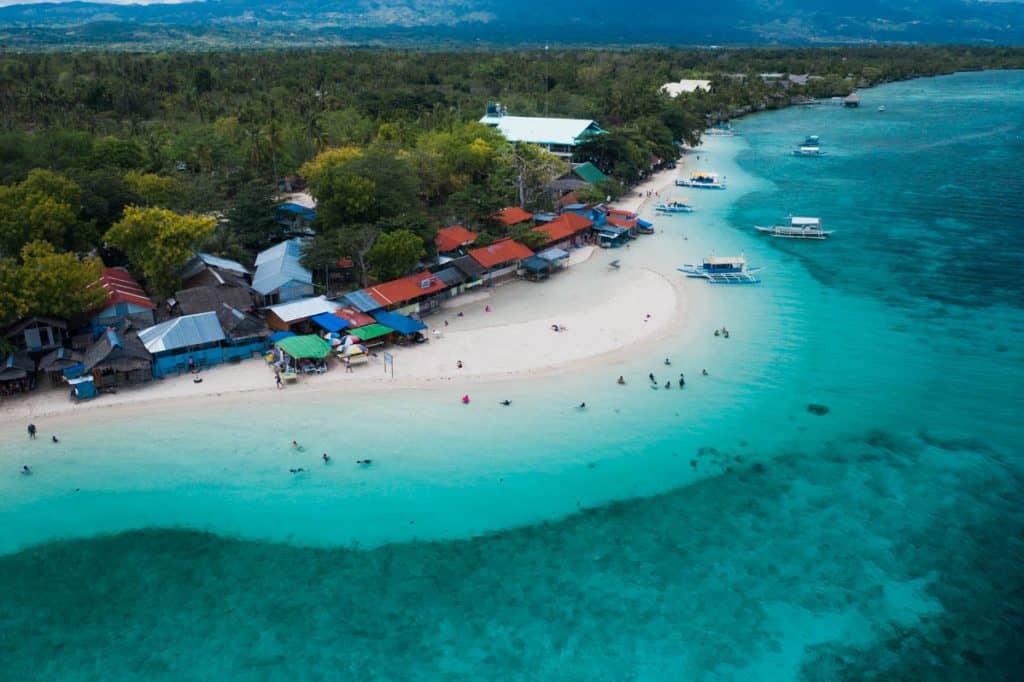 https://mdw-travel-data-us-east-1.s3.amazonaws.com/img/country/Philippines/Moalboal-White-Beach/img_02.jpg