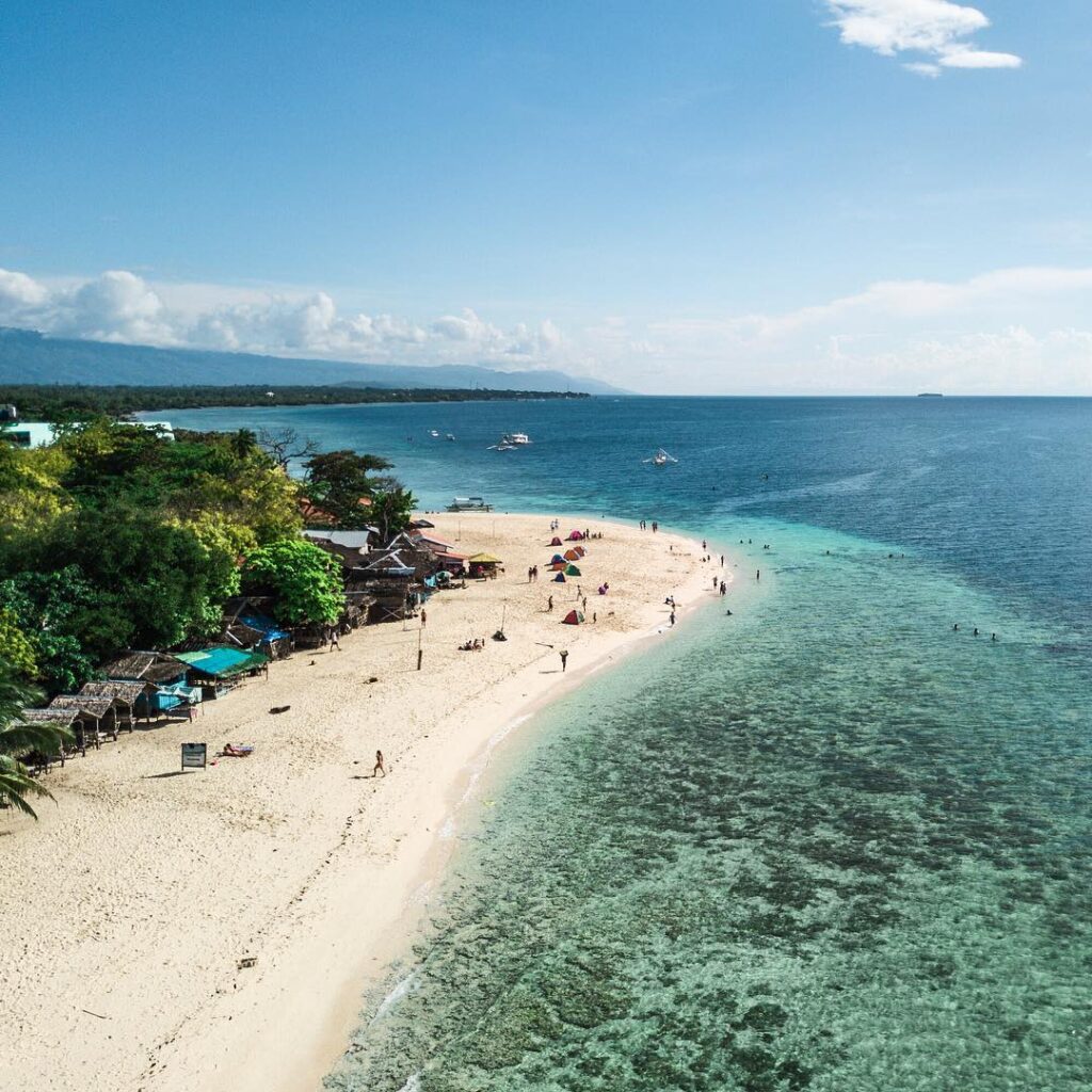 https://mdw-travel-data-us-east-1.s3.amazonaws.com/img/country/Philippines/Moalboal-White-Beach/img_03.jpg