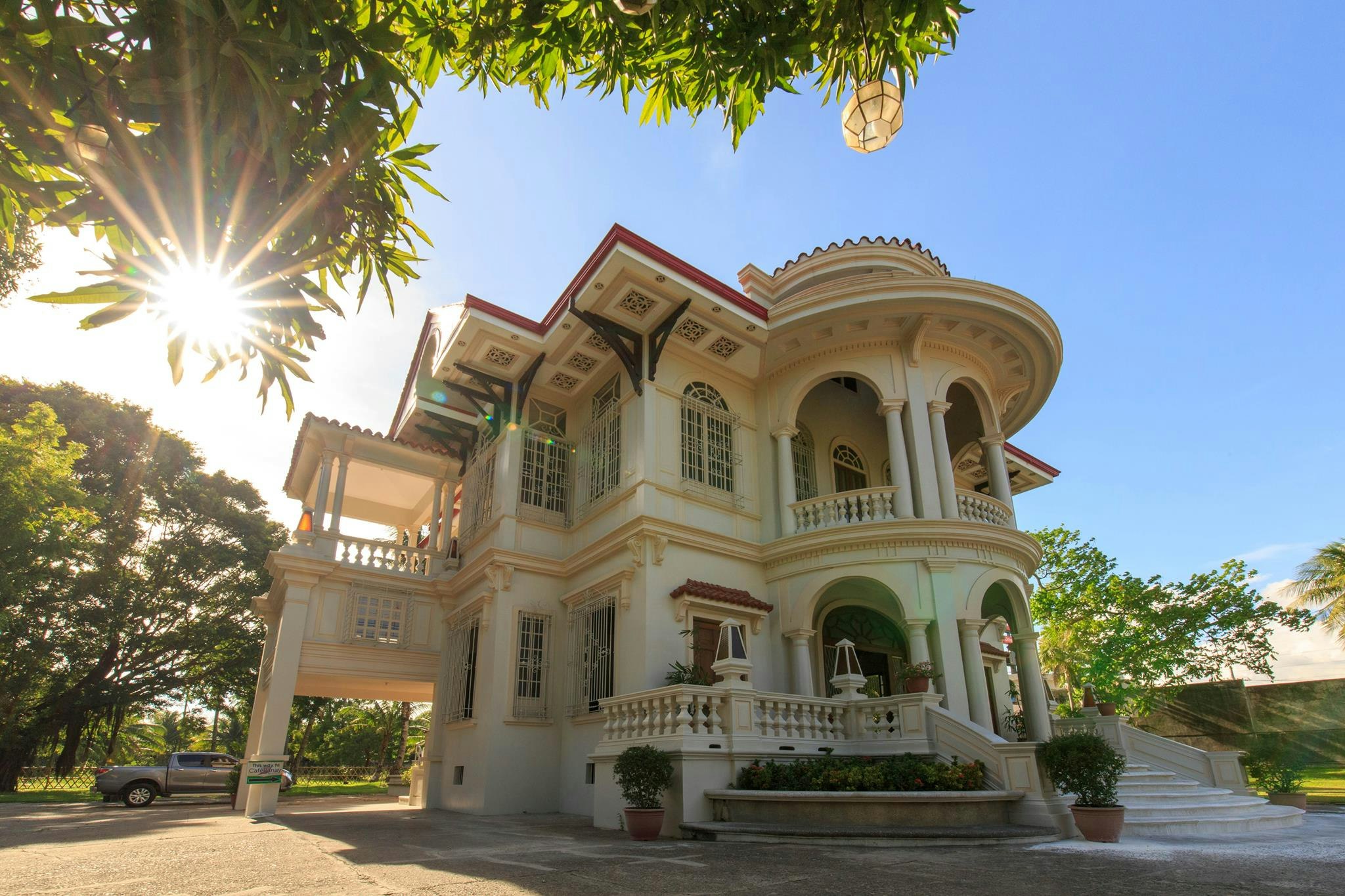 https://mdw-travel-data-us-east-1.s3.amazonaws.com/img/country/Philippines/Molo-Mansion-Dinagyang-Exhibit/img_00.jpg