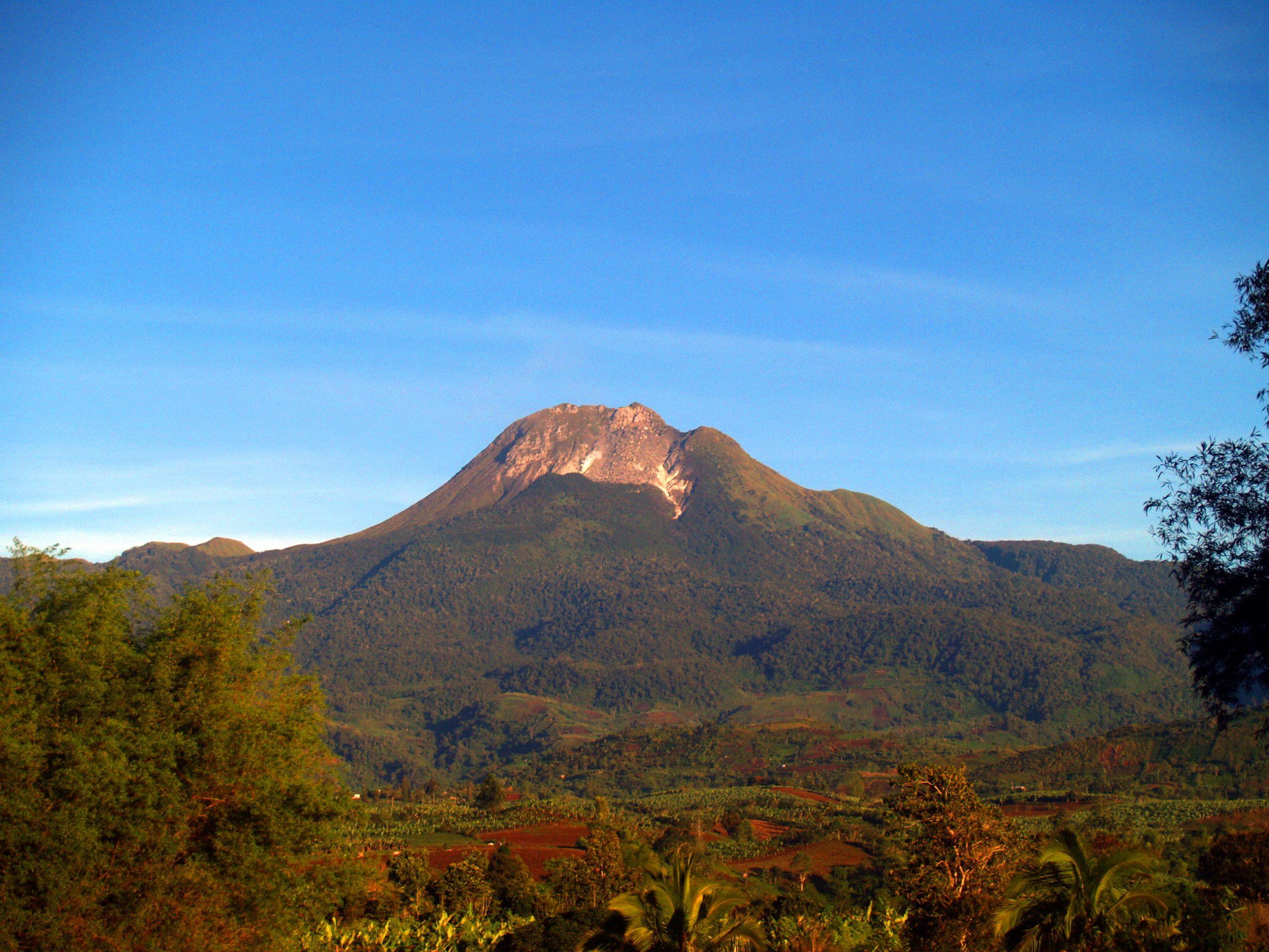 https://mdw-travel-data-us-east-1.s3.amazonaws.com/img/country/Philippines/Mount-Apo/img_03.jpg