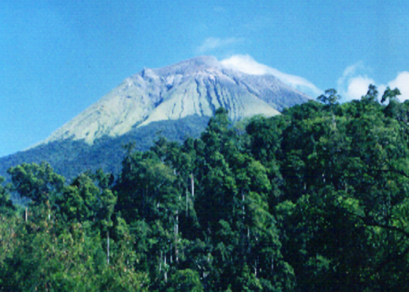 https://mdw-travel-data-us-east-1.s3.amazonaws.com/img/country/Philippines/Mount-Kanlaon/img_02.jpg