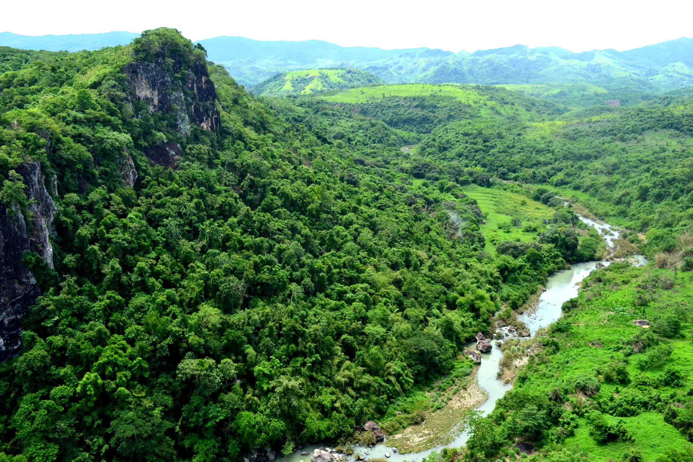 https://mdw-travel-data-us-east-1.s3.amazonaws.com/img/country/Philippines/Mount-Manalmon-and-Mount-Gola/img_02.jpg