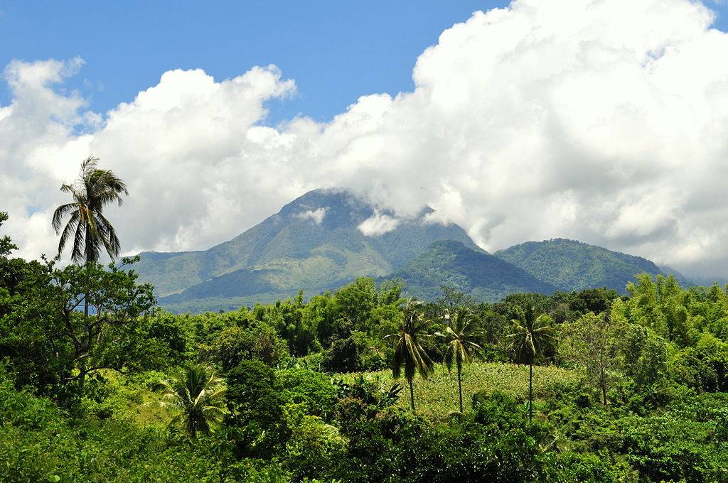https://mdw-travel-data-us-east-1.s3.amazonaws.com/img/country/Philippines/Mount-Talinis/img_03.jpg