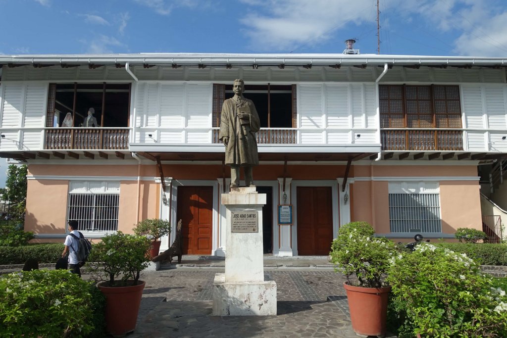 https://mdw-travel-data-us-east-1.s3.amazonaws.com/img/country/Philippines/Museo-Ning-Angeles/img_02.jpg