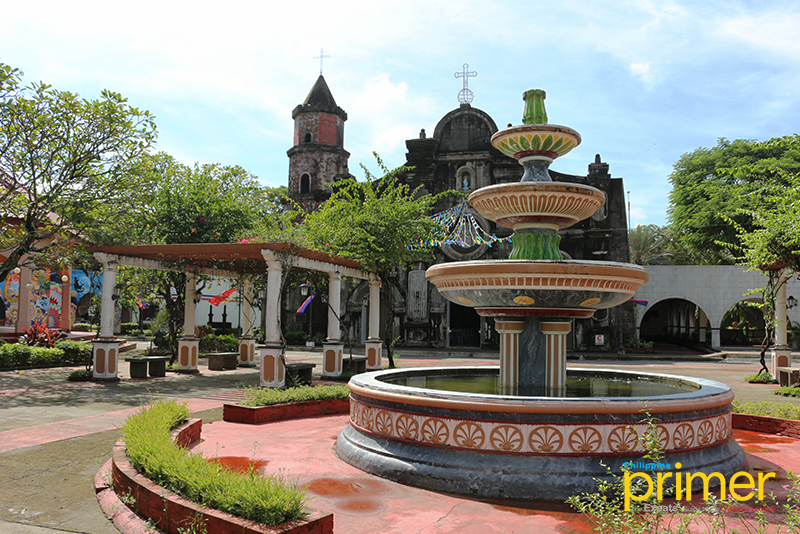 https://mdw-travel-data-us-east-1.s3.amazonaws.com/img/country/Philippines/Nayong-Pilipino/img_00.jpg