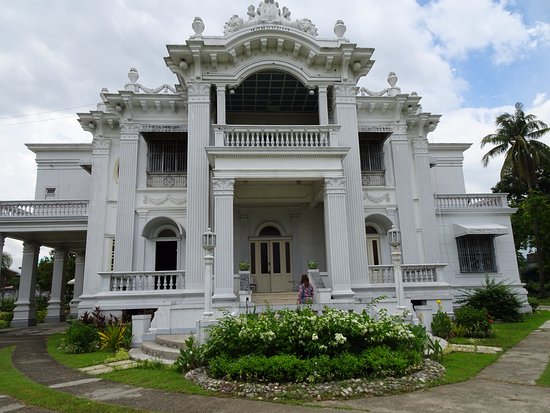 https://mdw-travel-data-us-east-1.s3.amazonaws.com/img/country/Philippines/Nellys-Garden/img_02.jpg